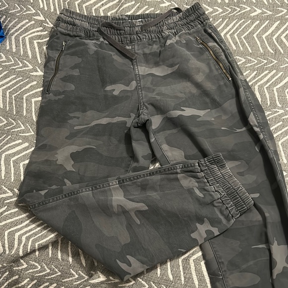 TNA camo pants - Picture 1 of 5